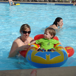 more-floatie-boat-lounging_3226582342_o.jpg